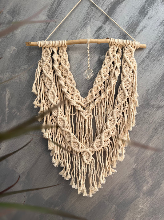 Makrame zidna dekoracija i gorski kristal